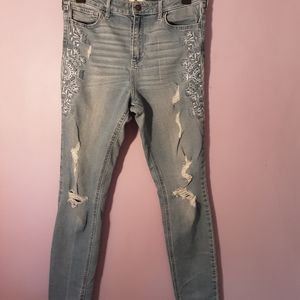 Hollister jeans size 11 r distressed w/ embroidery